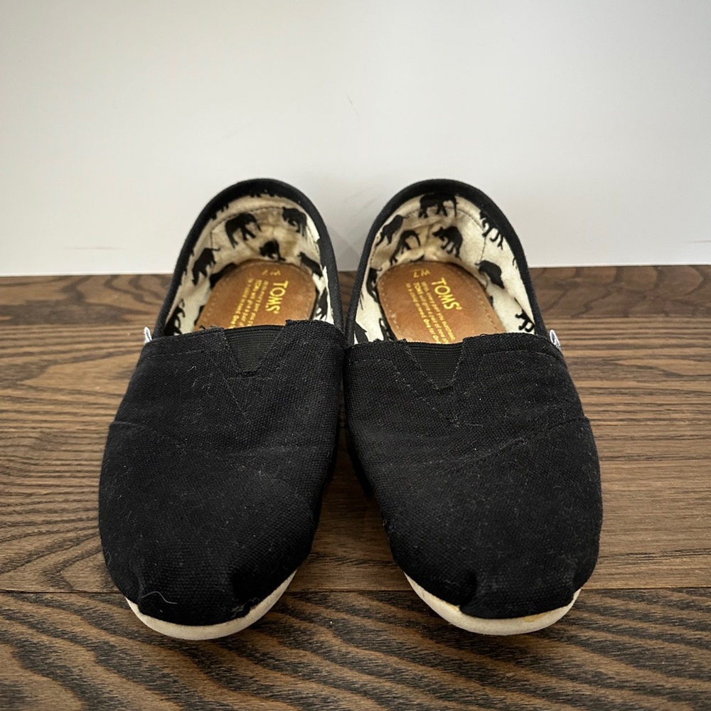 TOMS Women's Black Canvas Flats